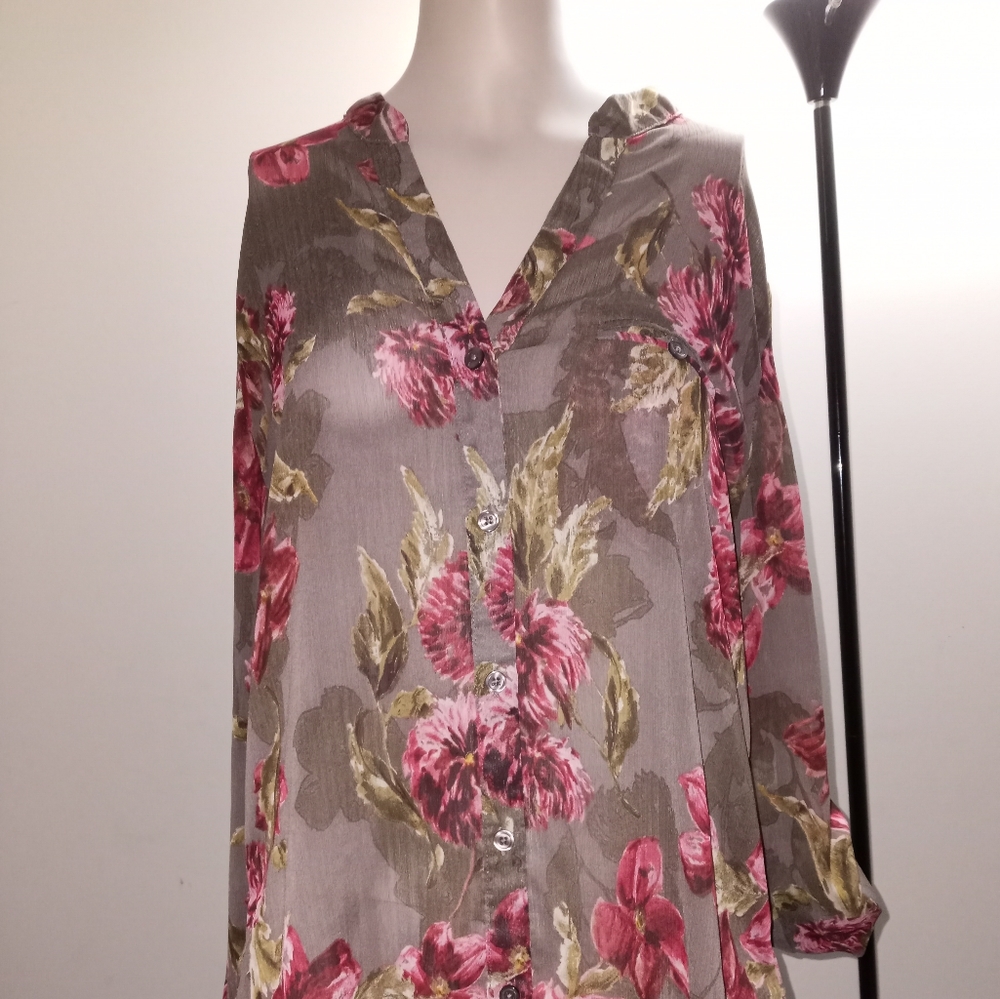 Kut from the Kloth floral print blouse size medium - Picture 4 of 5